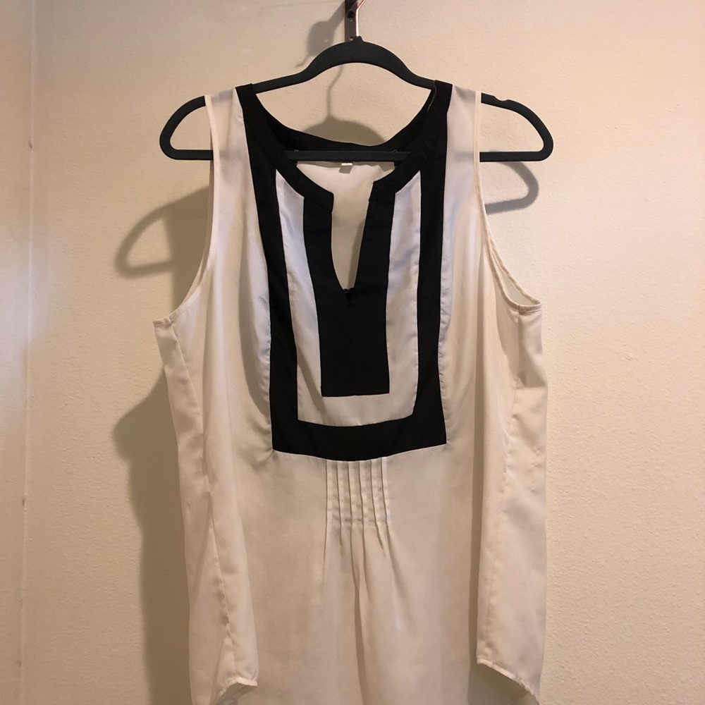 4/$20 🔥 Daniel Rainn pleated blouse